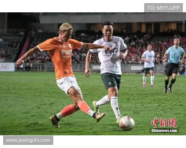 足球明星精彩摆阵姿势视频揭秘球场背后的训练与默契配合