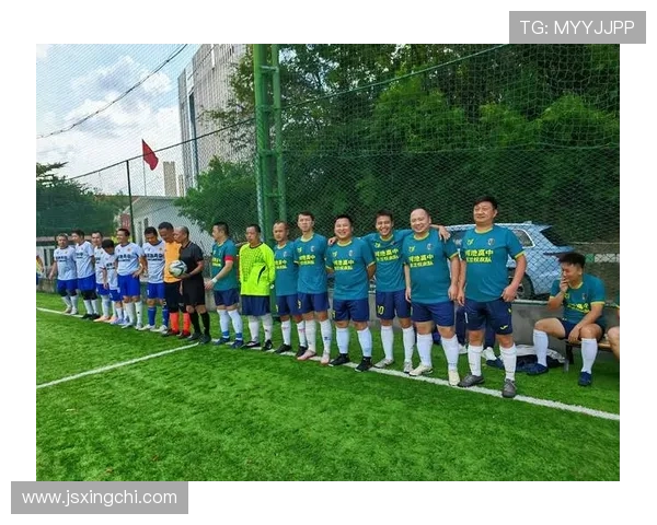 我心中的足球英雄与他闪耀的传奇之路 我心中的足球英雄与他闪耀的传奇之路