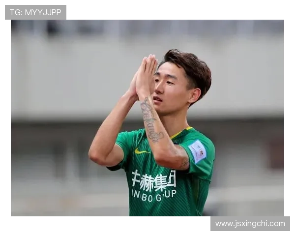 足球场上的灵动舞者跑位出色的明星球员们如何改变比赛格局